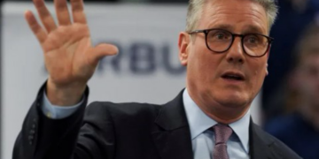 إندبندنت: مع اقتراب أساطيل ترمب من إيران على بريطانيا أن تبقى خارج المشهد