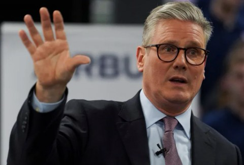 إندبندنت: مع اقتراب أساطيل ترمب من إيران على بريطانيا أن تبقى خارج المشهد