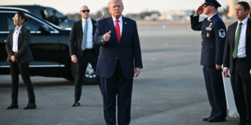 ترامب منفتح للقاء خامنئي وإيران ترفض الضغوط السياسية