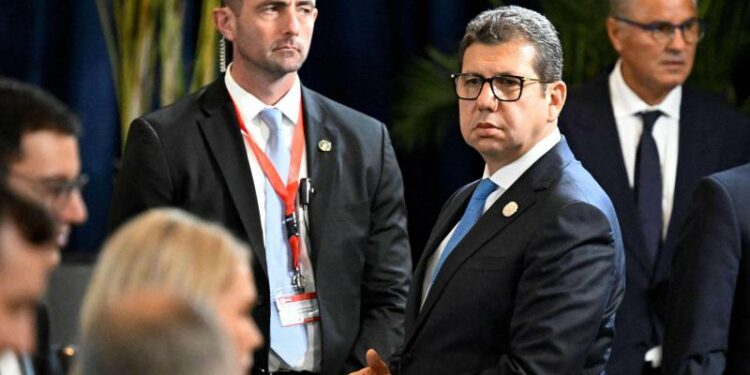 المخابرات المصرية تقدم مبادرة سرية لـ”حزب الله” تناقش أزمة سلاحه وقف الحرب مع إسرائيل