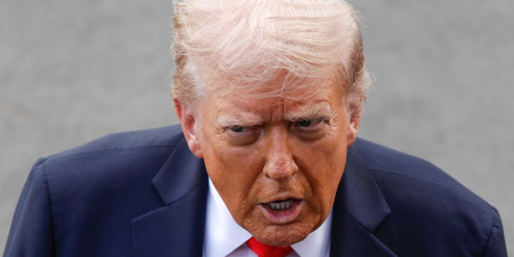 صراع داخلي بالبيت الأبيض.. ترمب يواجه خلافات حول مسار حرب إيران