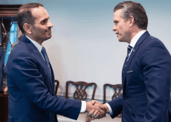 رئيس الوزراء القطري يجتمع مع وزير الحرب الأمريكي في واشنطن