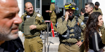 إسرائيل تحشد 100 ألف من الاحتياط وتعلن الاستنفار مع حدود سوريا ولبنان