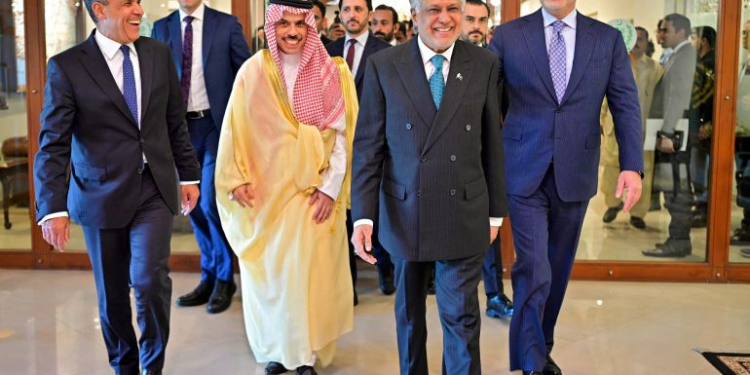 انتهاء جولة أولى من الاجتماع الرباعي بباكستان دون إعلان مبادرة لإنهاء الحرب