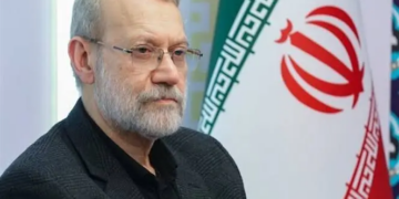 إسرائيل تعلن مقتل علي لاريجاني..وصورة لآخر رسالة كتبها لاريجاني بخط يده