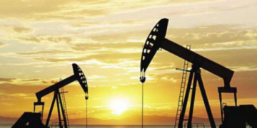 “بلومبرغ”: دول الشرق الأوسط تخفض إنتاجها اليومي من النفط