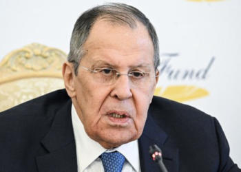 لافروف يعلن استعداد روسيا للوساطة بشأن إيران