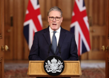 ستارمر يعلن انضمام بريطانيا إلى “العمليات الدفاعية الإقليمية