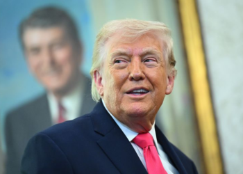 ترمب يسمي مضيق هرمز باسمه ويتمسك بموقفه !!!