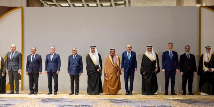 12 دولة عربية وإسلامية تدين الهجمات الإيرانية وتطالب بوقفها فورا