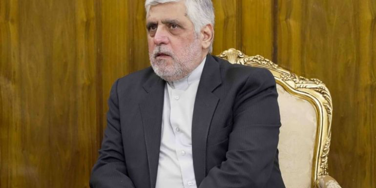 لبنان يسحب اعتماد السفير الإيراني وحزب الله يستنكر القرار