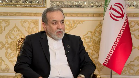 عراقجي يؤكد الحق المشروع لإيران بالدفاع عن نفسها ويشدد على عدم وضع حدود للتصدي للهجمات الأمريكية والإسرائيلية