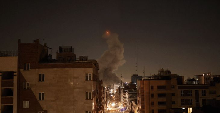 إيران تنعى 7 من قادتها العسكريين والغارات الأمريكية الإسرائيلية تطال 2000 هدف