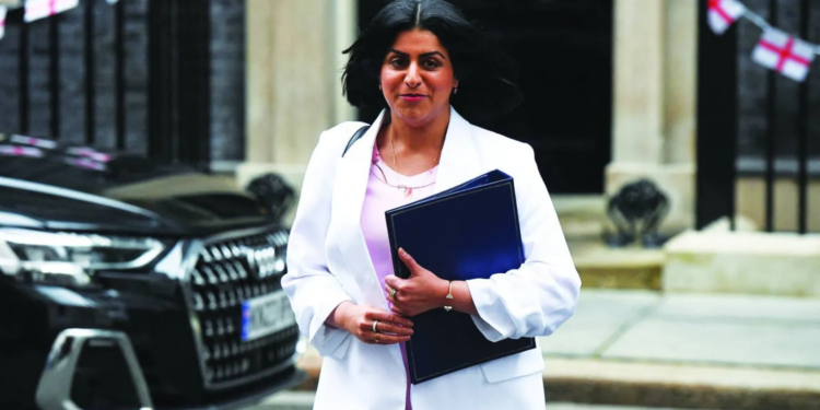 بريطانيا تعلق منح تأشيرات الدراسة لمواطني 4 دول