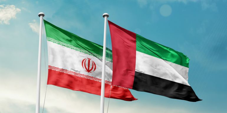 الإمارات تغلق سفارتها في طهران وتسحب بعثتها الدبلوماسية