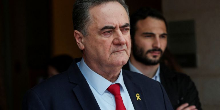 وزير الدفاع الإسرائيلي للبنان: ستدفعون ثمنا باهظا إن لم تنزعوا سلاح حزب الله