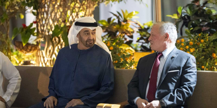 رئيس دولة الإمارات وملك الأردن يبحثان التطورات الإقليمية وتداعياتها
