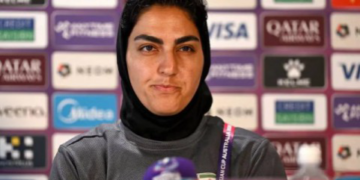 قائدة منتخب إيران للسيدات في كرة القدم تسحب طلب اللجوء في أستراليا