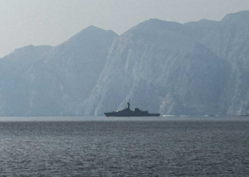 إيران تعلن إعادة إغلاق مضيق هرمز