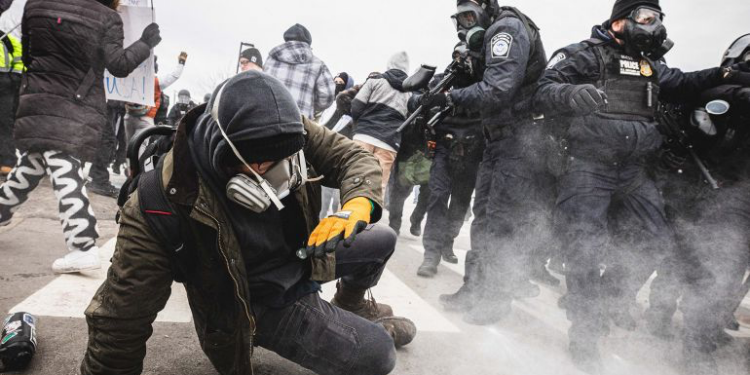 العفو الدولية: واشنطن تلاحق صحفيين بتهم جنائية لإسكاتهم