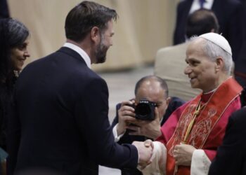 فانس يؤازر ترمب في هجومه على البابا