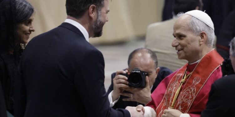 فانس يؤازر ترمب في هجومه على البابا