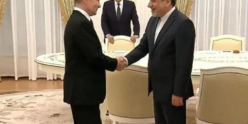 وزير الخارجية الإيراني من روسيا: مطالب واشنطن “المبالغ فيها” أفشلت المفاوضات.. وبوتين يؤكد له تكثيف الجهود للمساعدة في إحلال السلام بالشرق الأوسط