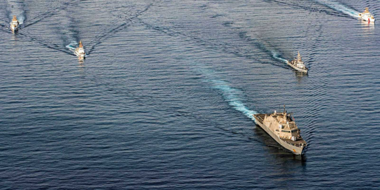 ترامب: سنبدأ بتطهير هرمز من الألغام