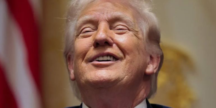 كاتب بريطاني: مفاوضو ترامب الهواة سيواجهون صعوبة في إنقاذه من الإذلال