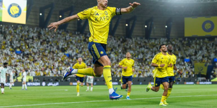 ثنائية رونالدو ضد النجمة تقربه من حلم الألف هدف