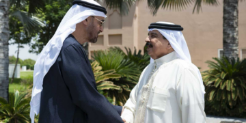 رئيس دولة الإمارات وملك البحرين يبحثان تعزيز التعاون المشترك