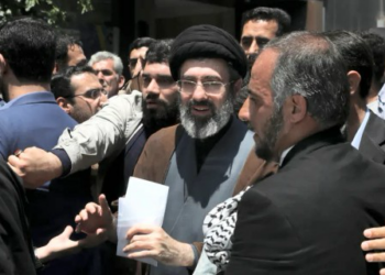 “معاريف” تدعي تحول مفاجئ بموقف “تل أبيب” من القائد الجديد لإيران