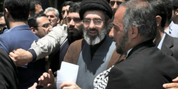 “معاريف” تدعي تحول مفاجئ بموقف “تل أبيب” من القائد الجديد لإيران