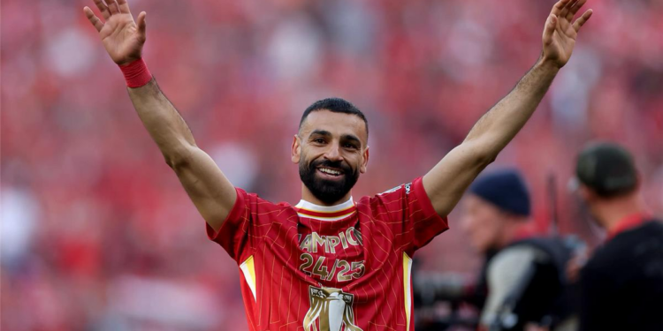 محمد صلاح يحسم موقفه من الانتقال إلى الدوري السعودي