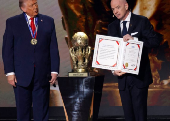 الفيفا يتعرض لانتقادات بسبب منح جائزة السلام لترامب