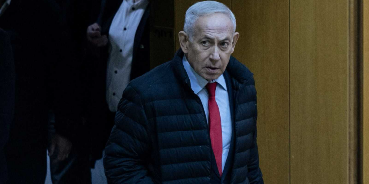 نتنياهو يعلن استهداف مصانع بتروكيماويات إيرانية