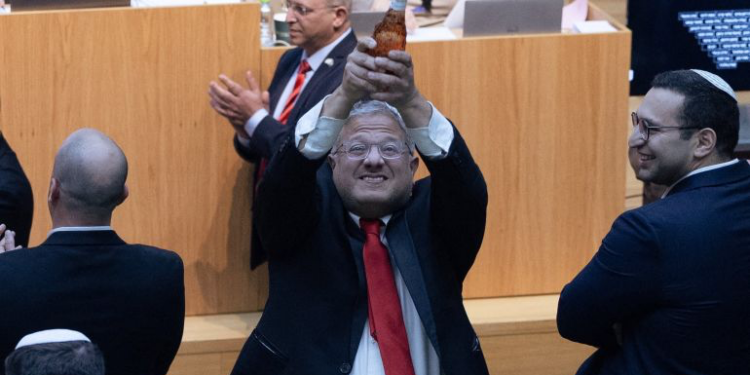 نائبان عربيان ضمن المؤيدين.. قائمة المصوتين على قانون “إعدام الأسرى”