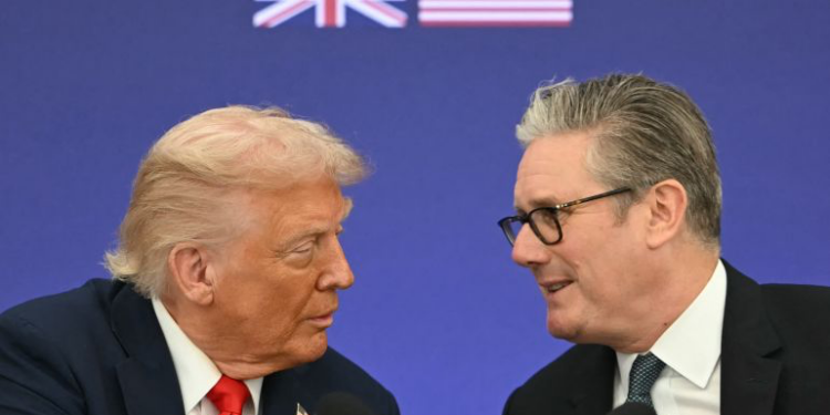 ترامب يهدد بإلغاء اتفاق تجاري مع بريطانيا لموقفها من الحرب