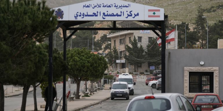 بضغط دبلوماسي.. إسرائيل تتراجع عن استهداف معبر “المصنع” بين لبنان