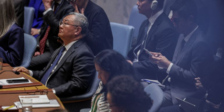 صحيفة صينية: لهذا استخدمت بكين الفيتو بشأن مضيق هرمز