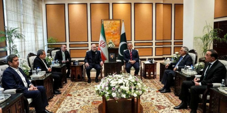 ترمب يؤكد قرب انتهاء الحرب وفانس يضع شروطا لـ”صفقة كبرى” مع طهران