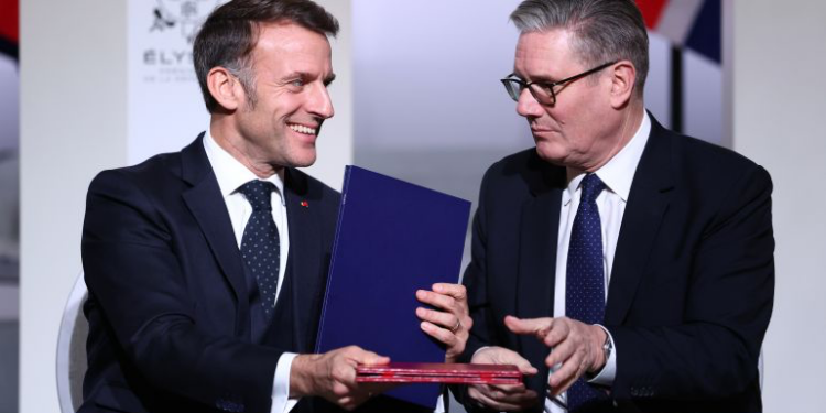 مبادرة “سلمية” من ماكرون وستارمر لكسر أزمة مضيق هرمز