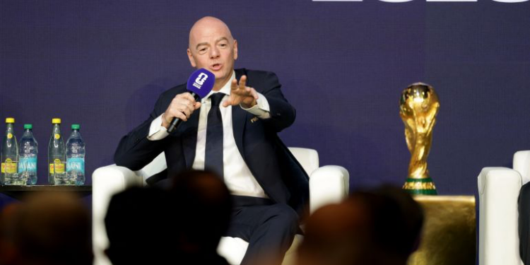 إنفانتينو يتمسك بموقفه من مشاركة إيران في كأس العالم