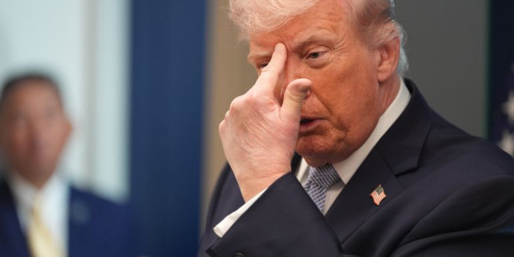 لوفيغارو: ترمب في إيران.. وحيدا على أبواب الجحيم