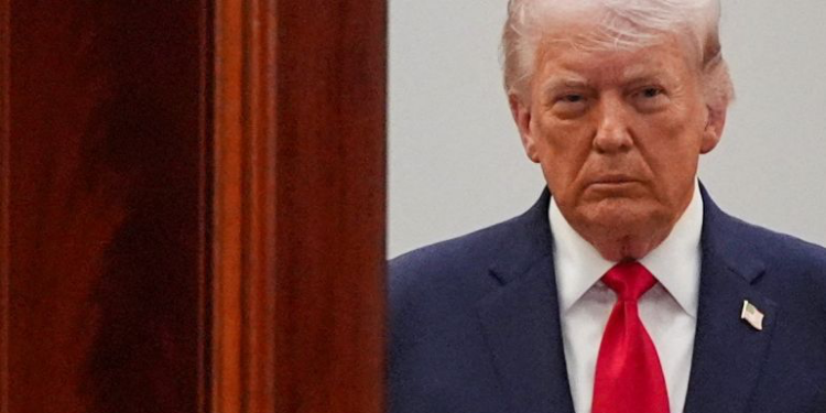 كاتب بريطاني: لغة ترمب النابية ضد إيران تثير تساؤلات عن حالته الذهنية