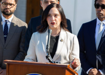 تحرك في الكونغرس لعزل وزير الحرب ومطالبة بتفعيل “التعديل 25” ضد ترمب