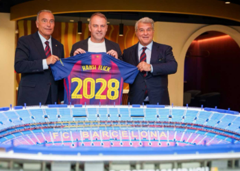 برشلونة يجدد عقد فليك حتى 2028