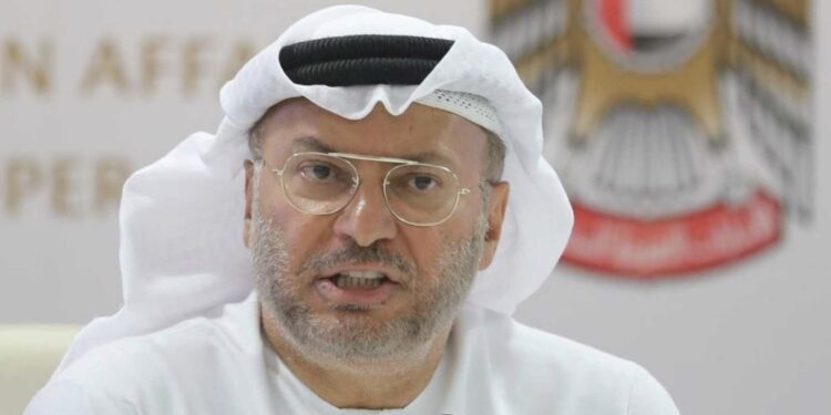 أنور قرقاش: فرص التوصل لاتفاق بشأن هرمز أو عدمه “متساوية”