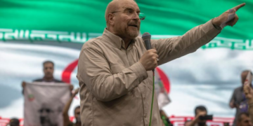إعادة انتخاب قاليباف رئيسا للبرلمان الإيراني