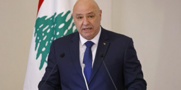 عون يلتقي رئيس الوفد اللبناني قبيل مفاوضات مباشرة مع إسرائيل ويطالب بريطانيا وكندا بالضغط على إسرائيل لوقف العدوان على لبنان